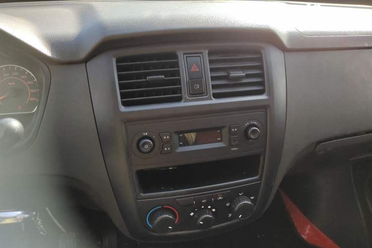 Used Wuling Rongguang S 2023 1.5L Base Version 5/7 Seats Audio And AC Panel