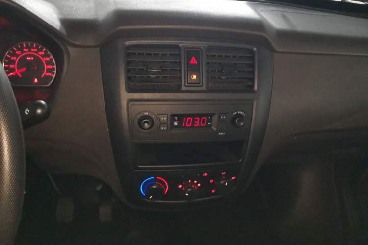 Used Wuling Rongguang S 2023 1.5L Basic Enclosed-Window Vehicle 2 Seats Audio And AC Panel
