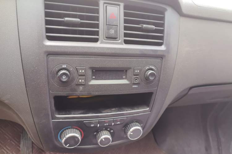 Used Wuling Rongguang S 2023 1.5L Basic Enclosed-Window Vehicle 2 Seats Audio And AC Panel