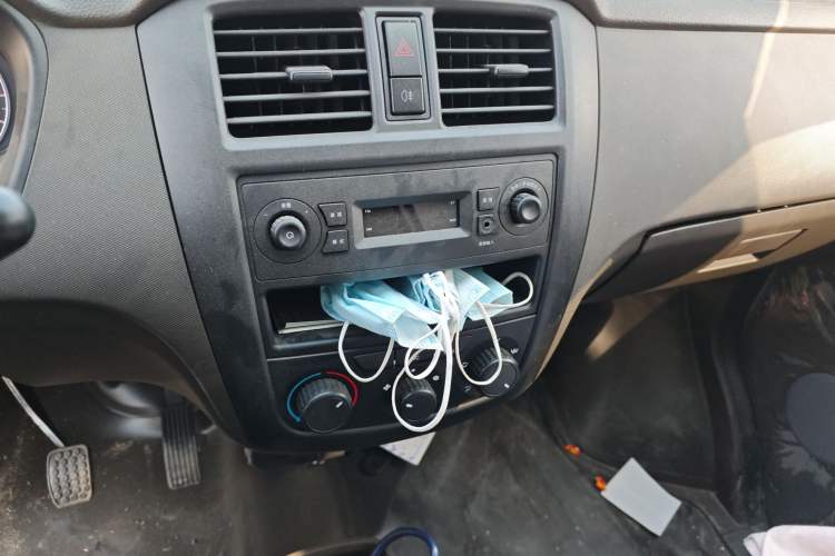 Used Wuling Rongguang S 2023 1.5L Base Version 5/7 Seats Audio And AC Panel