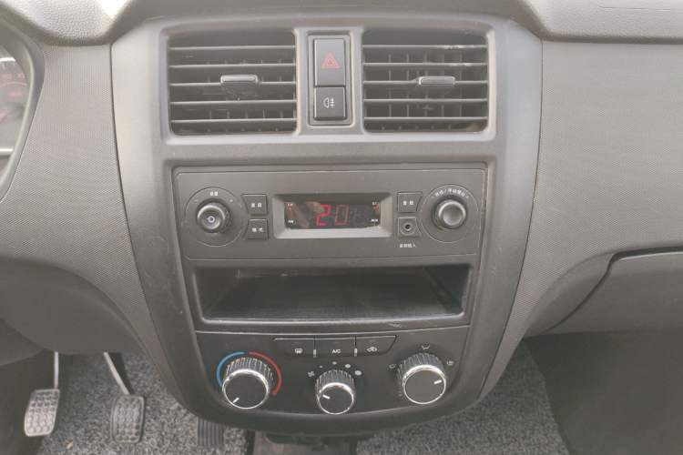 Used Wuling Rongguang S 2023 1.5L Basic Enclosed-Window Vehicle 2 Seats Audio And AC Panel