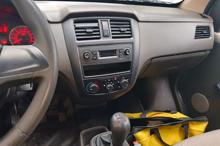 Used Wuling Rongguang S 2023 1.5L Base Version 5/7 Seats Audio And AC Panel