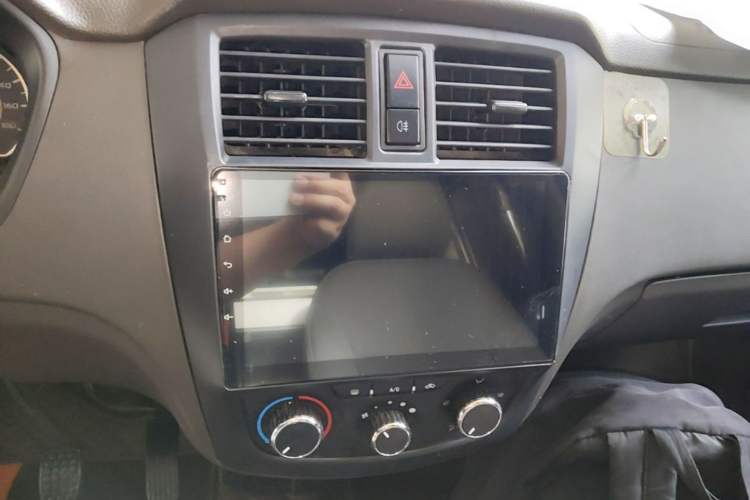 Used Wuling Rongguang S 2023 1.5L Basic Enclosed-Window Vehicle 2 Seats Audio And AC Panel