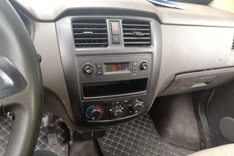 Used Wuling Rongguang S 2023 1.5L Base Version 5/7 Seats Audio And AC Panel