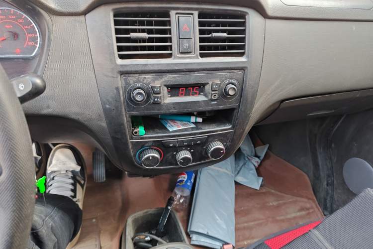 Used Wuling Rongguang S 2023 1.5L Basic Enclosed-Window Vehicle 2 Seats Audio And AC Panel
