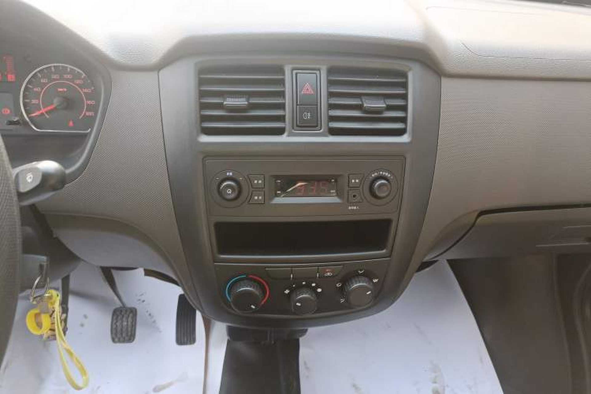 Used Wuling Rongguang S 2023 1.5L Basic Enclosed-Window Vehicle 2 Seats Audio And AC Panel