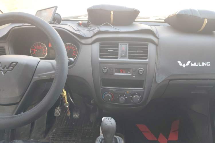 Used Wuling Rongguang S 2023 1.5L Base Version 5/7 Seats Audio And AC Panel