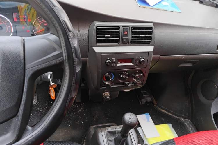 Used Wuling Rongguang S 2023 1.5L Basic Enclosed-Window Vehicle 2 Seats Audio And AC Panel