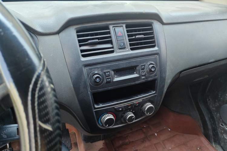 Used Wuling Rongguang S 2023 1.5L Basic Enclosed-Window Vehicle 2 Seats Audio And AC Panel