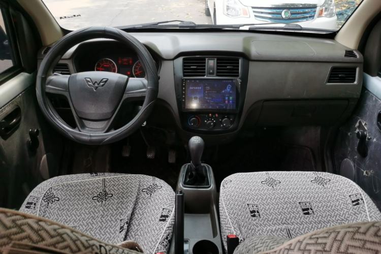 Used Wuling Rongguang S 2023 1.5L Base Version 5/7 Seats Center Console
