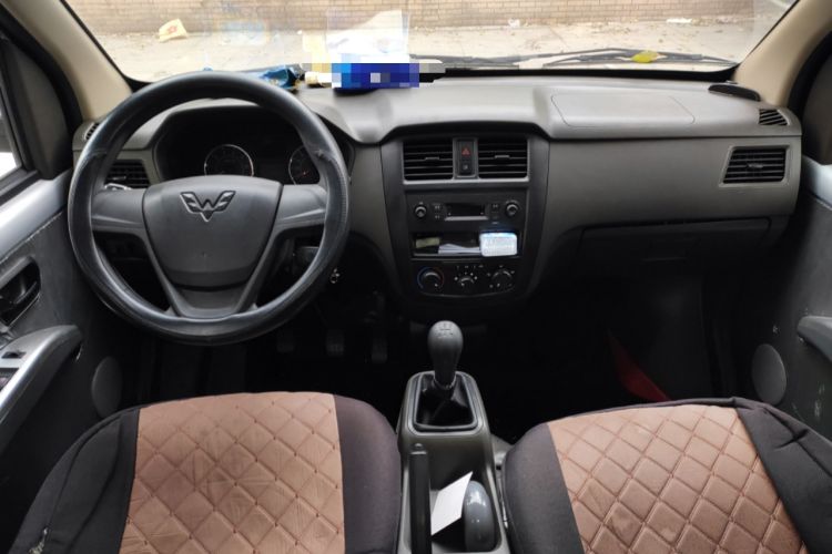 Used Wuling Rongguang S 2023 1.5L Base Version 5/7 Seats Center Console