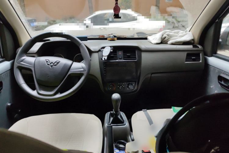Used Wuling Rongguang S 2023 1.5L Base Version 5/7 Seats Center Console