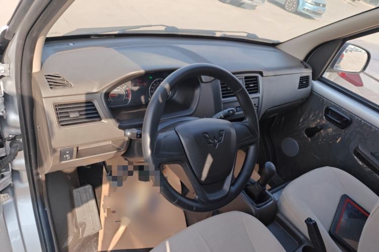 Used Wuling Rongguang S 2023 1.5L Basic Enclosed-Window Vehicle 2 Seats Center Console