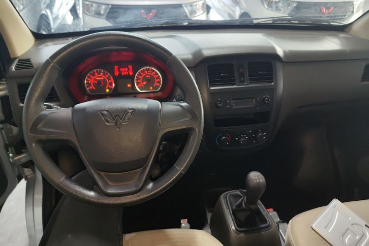 Used Wuling Rongguang S 2023 1.5L Basic Enclosed-Window Vehicle 2 Seats Center Console