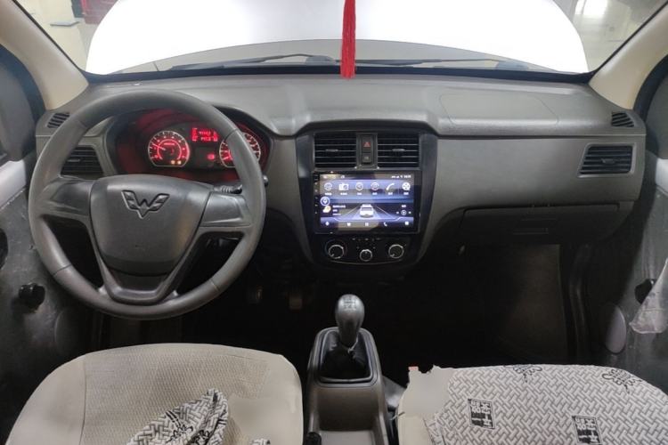 Used Wuling Rongguang S 2023 1.5L Base Version 5/7 Seats Center Console