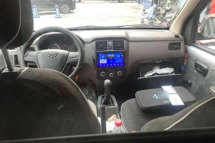 Used Wuling Rongguang S 2023 1.5L Basic Enclosed-Window Vehicle 2 Seats Center Console