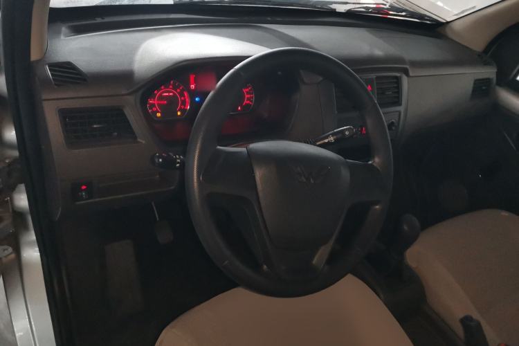 Used Wuling Rongguang S 2023 1.5L Basic Enclosed-Window Vehicle 2 Seats Center Console