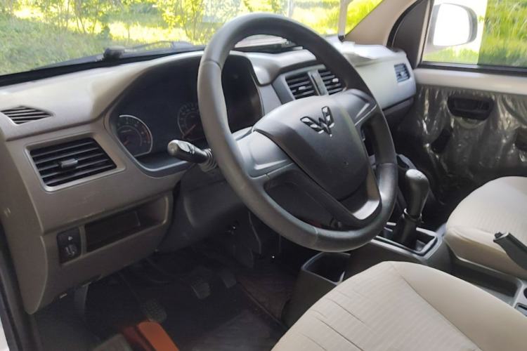 Used Wuling Rongguang S 2023 1.5L Basic Enclosed-Window Vehicle 2 Seats Center Console