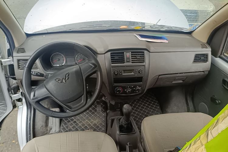 Used Wuling Rongguang S 2023 1.5L Base Version 5/7 Seats Center Console