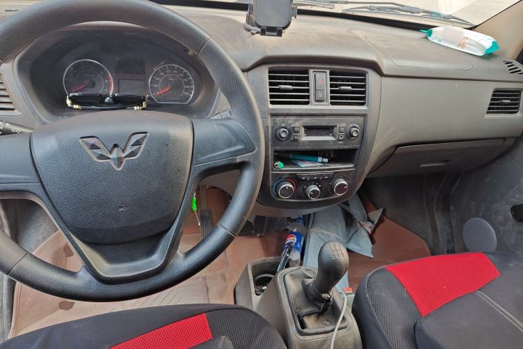Used Wuling Rongguang S 2023 1.5L Basic Enclosed-Window Vehicle 2 Seats Center Console