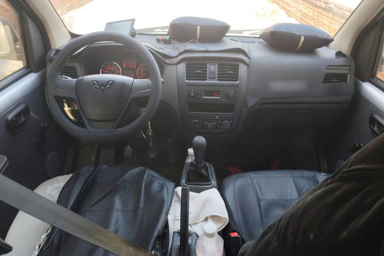 Used Wuling Rongguang S 2023 1.5L Base Version 5/7 Seats Center Console