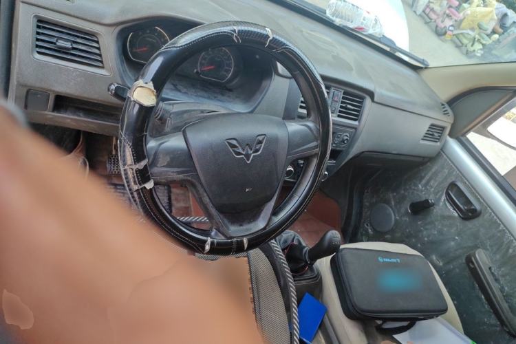 Used Wuling Rongguang S 2023 1.5L Basic Enclosed-Window Vehicle 2 Seats Center Console