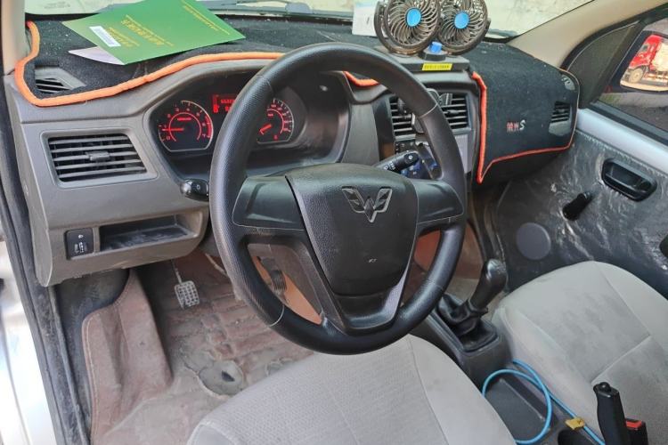 Used Wuling Rongguang S 2023 1.5L Basic Enclosed-Window Vehicle 2 Seats Center Console