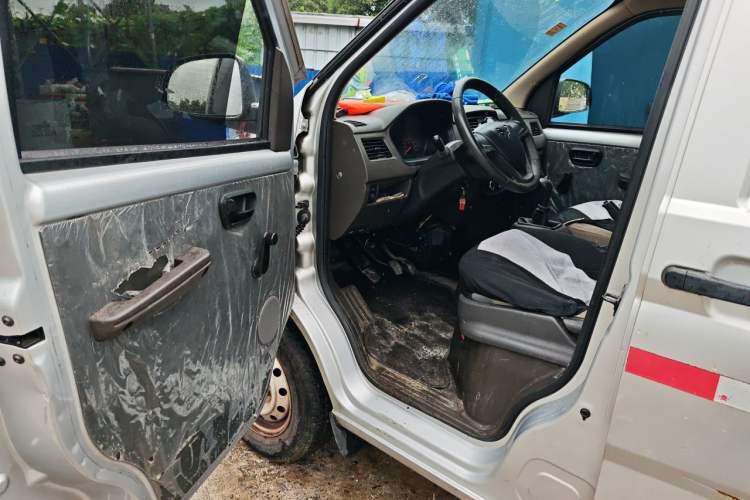 Used Wuling Rongguang S 2023 1.5L Basic Enclosed-Window Vehicle 2 Seats Driver Seat