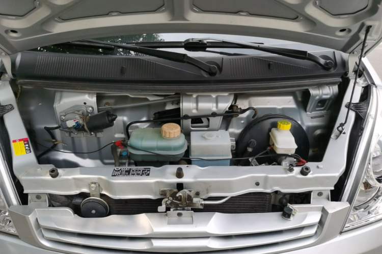 Used Wuling Rongguang S 2023 1.5L Base Version 5/7 Seats Engine Bay