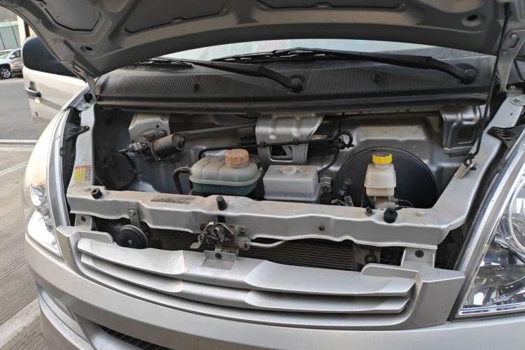 Used Wuling Rongguang S 2023 1.5L Base Version 5/7 Seats Engine Bay