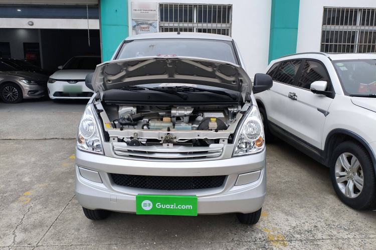 Used Wuling Rongguang S 2023 1.5L Base Version 5/7 Seats Engine Bay