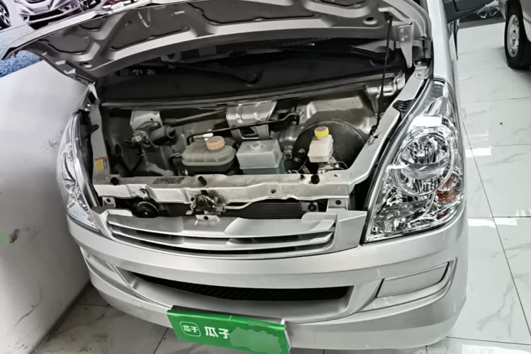 Used Wuling Rongguang S 2023 1.5L Base Version 5/7 Seats Engine Bay