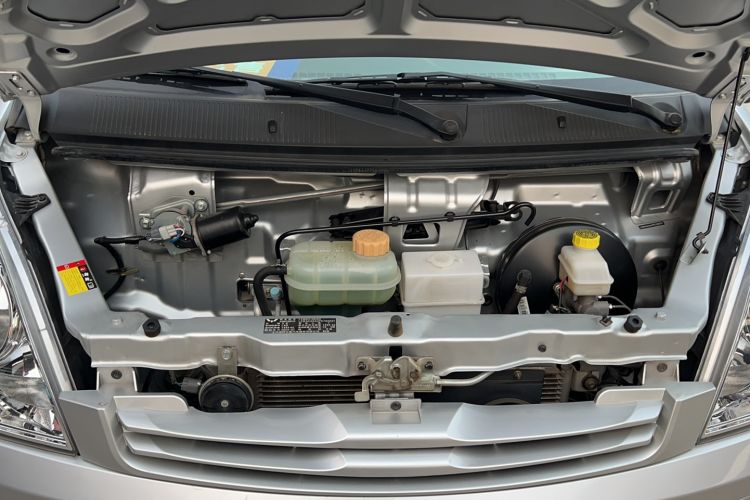 Used Wuling Rongguang S 2023 1.5L Base Version 5/7 Seats Engine Bay