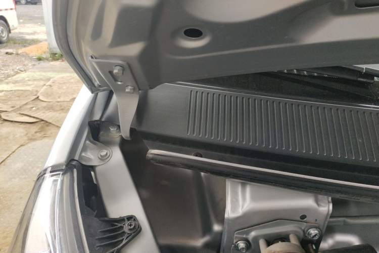 Used Wuling Rongguang S 2023 1.5L Basic Enclosed-Window Vehicle 2 Seats Engine Bay Right