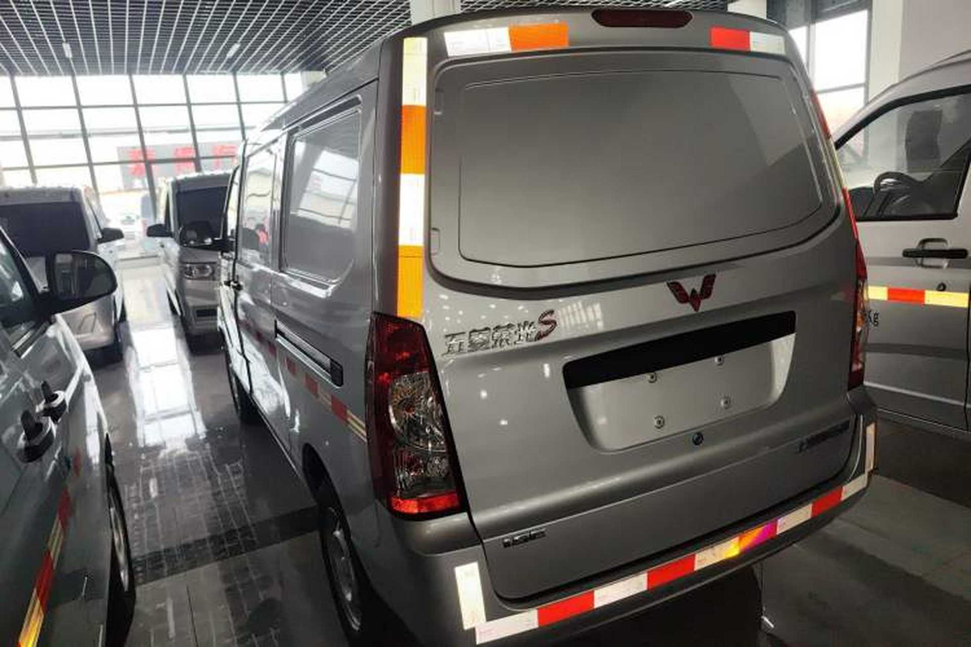 Used Wuling Rongguang S 2023 1.5L Basic Enclosed-Window Vehicle 2 Seats Exterior 2