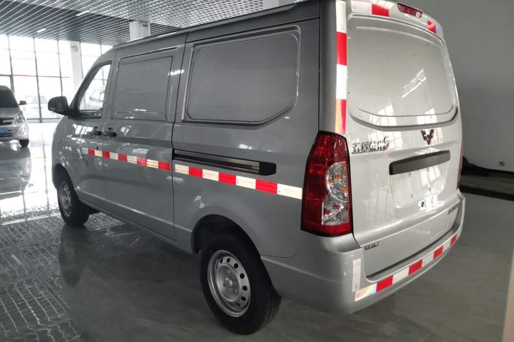 Used Wuling Rongguang S 2023 1.5L Basic Enclosed-Window Vehicle 2 Seats Exterior 2