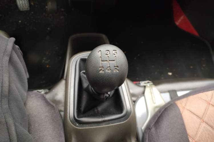 Used Wuling Rongguang S 2023 1.5L Base Version 5/7 Seats Gear Lever