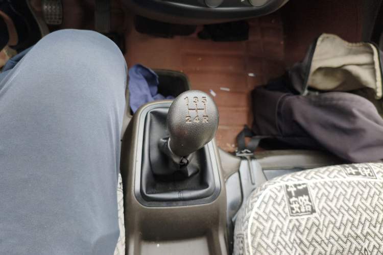 Used Wuling Rongguang S 2023 1.5L Base Version 5/7 Seats Gear Lever