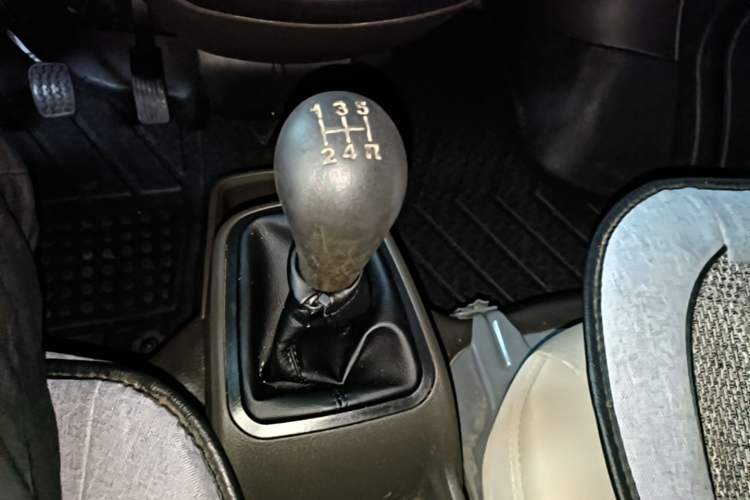 Used Wuling Rongguang S 2023 1.5L Base Version 5/7 Seats Gear Lever