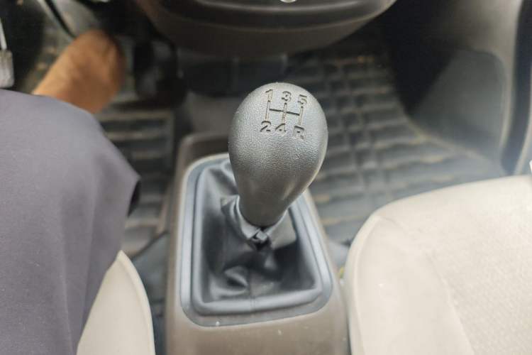 Used Wuling Rongguang S 2023 1.5L Base Version 5/7 Seats Gear Lever