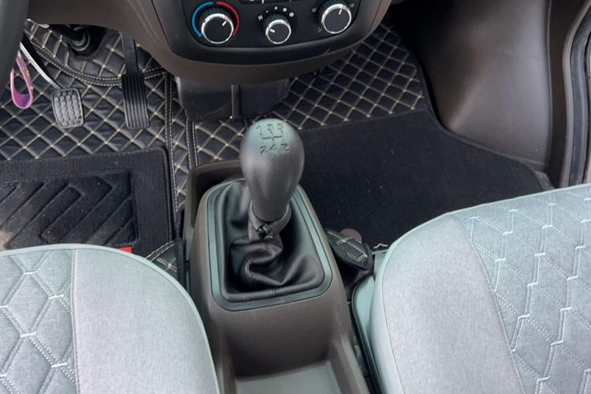 Used Wuling Rongguang S 2023 1.5L Base Version 5/7 Seats Gear Lever