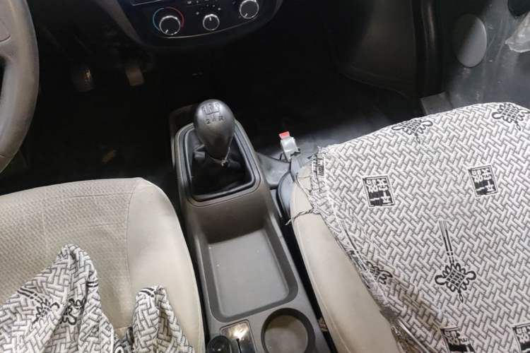 Used Wuling Rongguang S 2023 1.5L Base Version 5/7 Seats Gear Lever