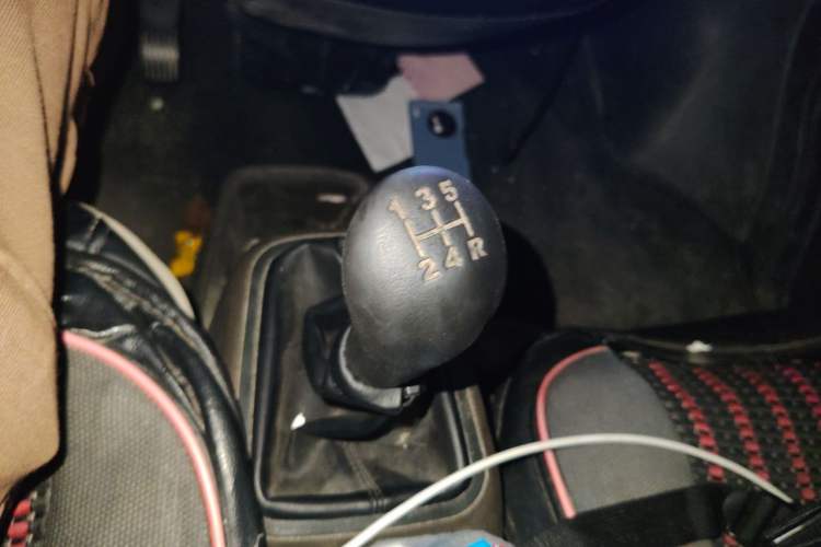 Used Wuling Rongguang S 2023 1.5L Base Version 5/7 Seats Gear Lever