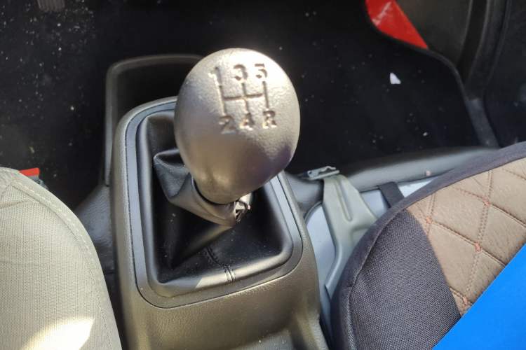 Used Wuling Rongguang S 2023 1.5L Base Version 5/7 Seats Gear Lever