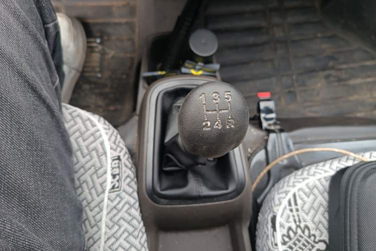 Used Wuling Rongguang S 2023 1.5L Base Version 5/7 Seats Gear Lever