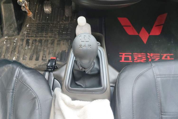 Used Wuling Rongguang S 2023 1.5L Base Version 5/7 Seats Gear Lever