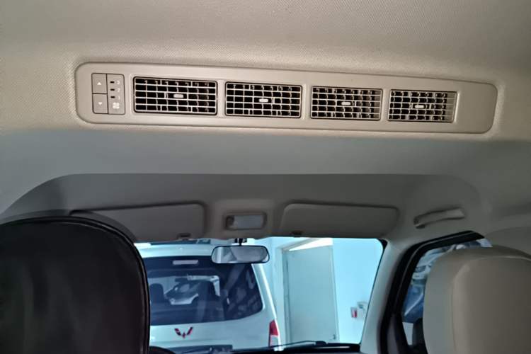 Used Wuling Rongguang S 2023 1.5L Base Version 5/7 Seats Headliner