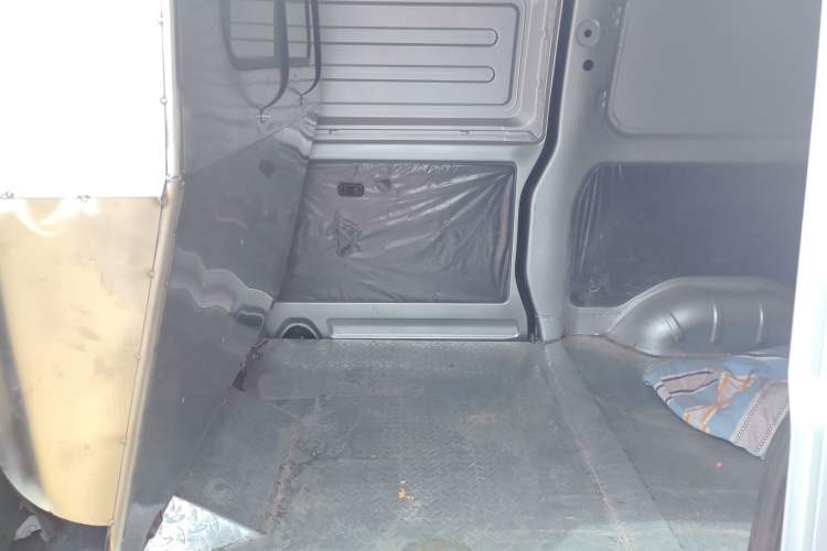 Used Wuling Rongguang S 2023 1.5L Basic Enclosed-Window Vehicle 2 Seats Interior 1