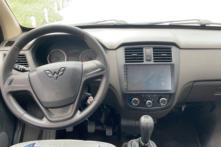 Used Wuling Rongguang S 2023 1.5L Base Version 5/7 Seats Interior 1