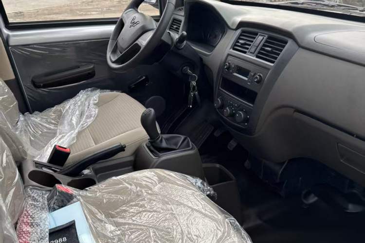 Used Wuling Rongguang S 2023 1.5L Base Version 5/7 Seats Interior 2